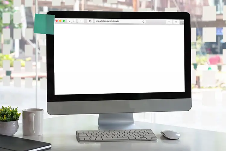 Ein Computerscreen auf einem Schreibtische der den White Screen of Death zeigt.