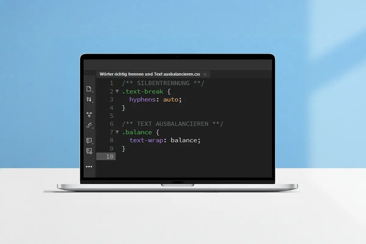 Laptop, der den CSS Code für Silbentrennung und ausbalanciertem Text zeigt als Symbol für Wörter richtig trennen und Text ausbalancieren.