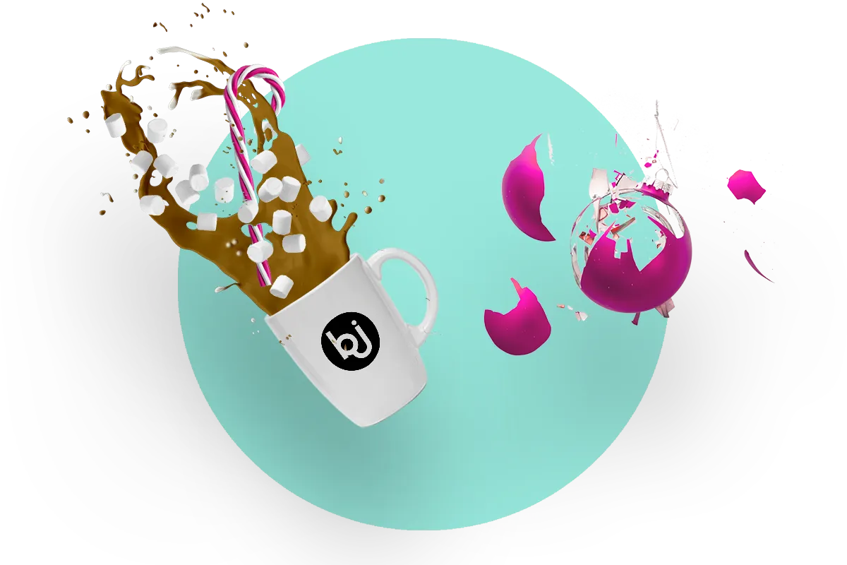 Ein fliegende Tasse heißer Kakao mit kleinen Marshmallows und einer Zuckerstange und eine fliegende, kaputte Weihnachtskugel als Symbol für die häufigsten Fehler beim online Adventskalender.